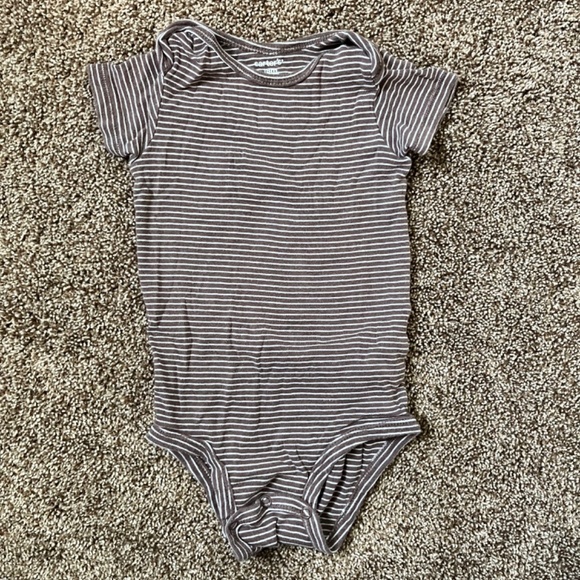 8-Piece Bundle: 7 Short-Sleeved Onesies, 1 T-shirt, Size 18 Months, Carter’s etc - Picture 3 of 10